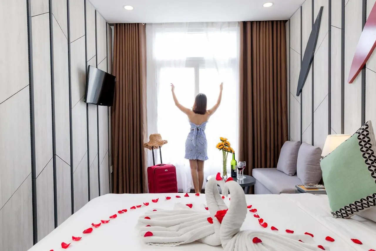 Le House Boutique Hotel - 100M To The Beach Da Nang